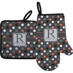 Gray Dots Right Oven Mitt & Pot Holder Set w/ Name and Initial